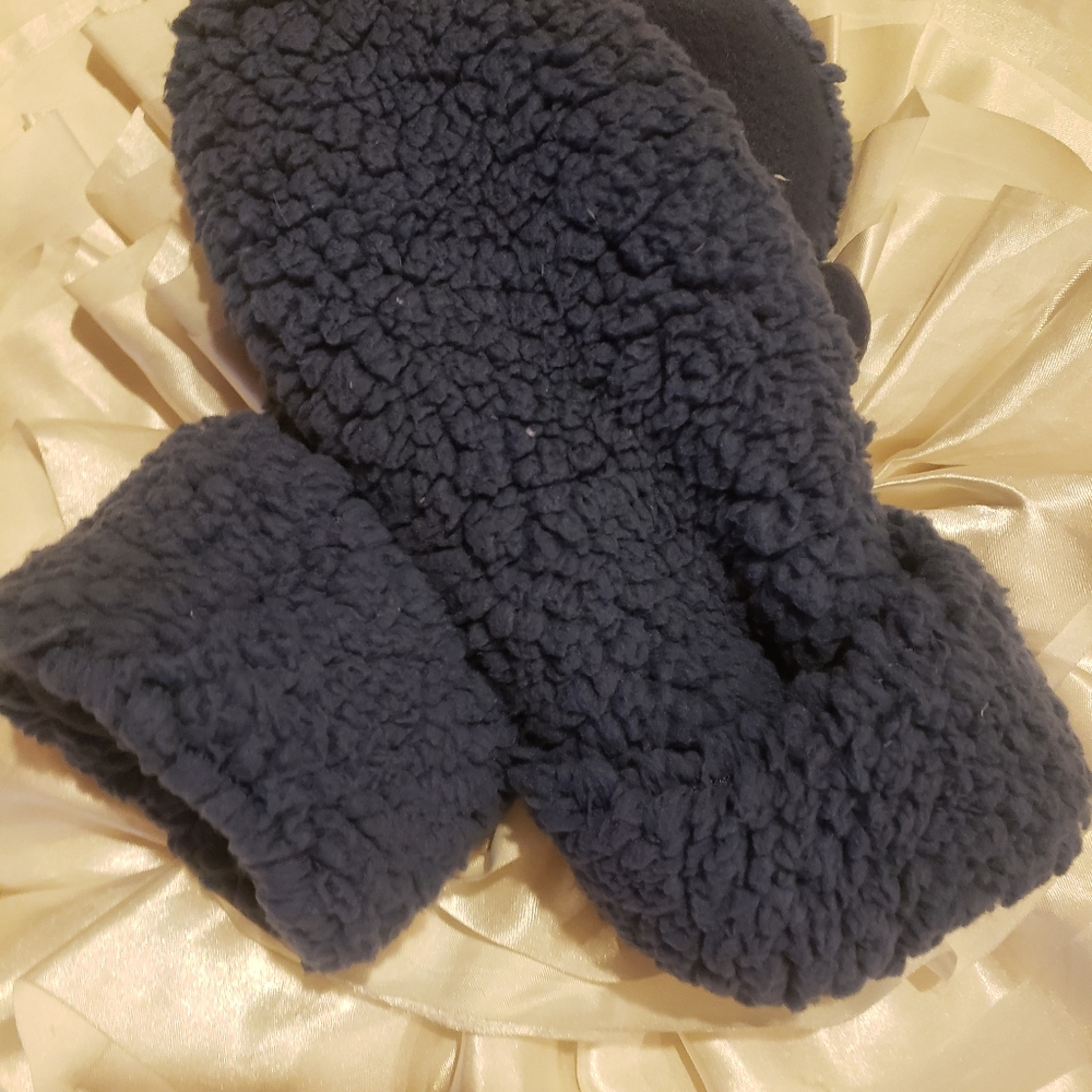 Black sherpa mittens